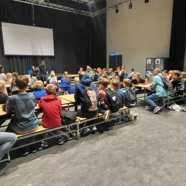 Een fantastische dag bij Nemo!! Groep 6,7 en 8 hebben genoten! Dik verdiend door eerste te worden bij de textielrace.#noorderbasis #ditisroden #nemosciencemuseum